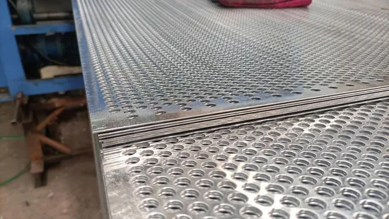Galvanized Stainless Steel Aluminum Punching Mesh Perforated Metal Sheet for Acoustic Wall/Wall Cladding/Ceiling Panels/Facade 